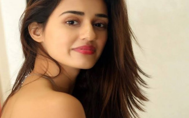 Disha Patani Glamorous look