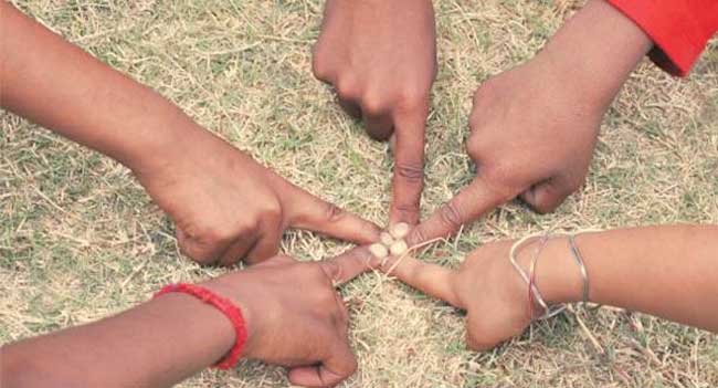 बीते बचपन की यादों में